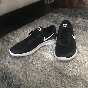 NIKE Women’s Flex RN 7